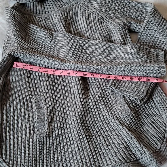 Ribbed Turtleneck Sweater - Picture 7 of 8